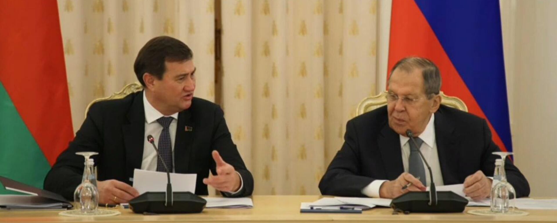 لافروف وريجينكوف يعقدان مؤتمرا صحفيا مشتركا عقب محادثاتهما في موسكو  - سبوتنيك عربي, 1920, 25.11.2025