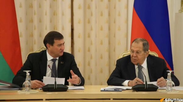 لافروف وريجينكوف يعقدان مؤتمرا صحفيا مشتركا عقب محادثاتهما في موسكو  - سبوتنيك عربي