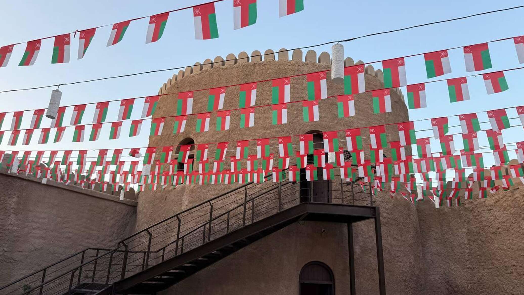 أول مشروع لمواد بطاريات السيارات الكهربائية في سلطنة عمان