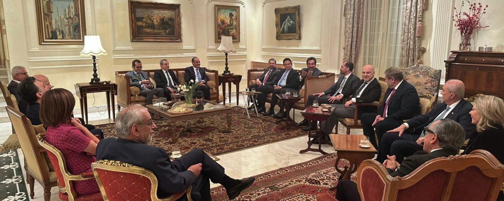 وزير الخارجية المصري يلتقي عددا من أعضاء مجلس النواب اللبناني في بيروت - سبوتنيك عربي, 1920, 26.11.2025