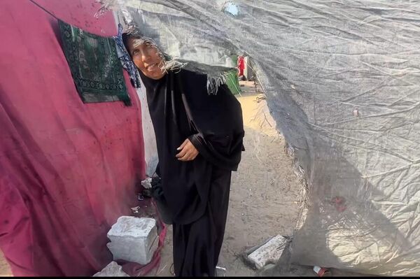 في ظل أزمة المياه...عباب البحر يصبح الخيار المتاح للنازحين في غزة  - سبوتنيك عربي