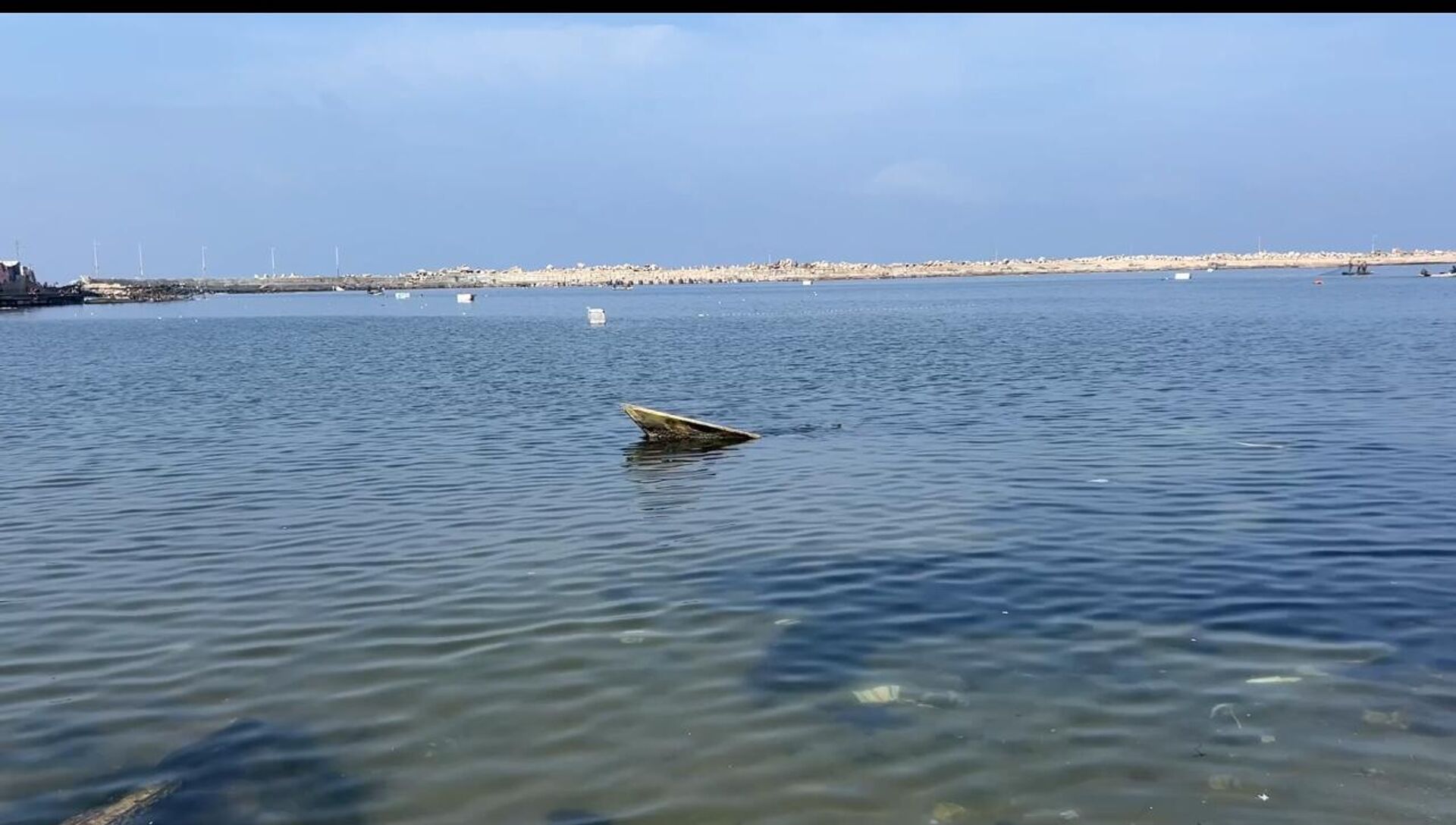 في ظل أزمة المياه...عباب البحر يصبح الخيار المتاح للنازحين في غزة  - سبوتنيك عربي, 1920, 26.11.2025
