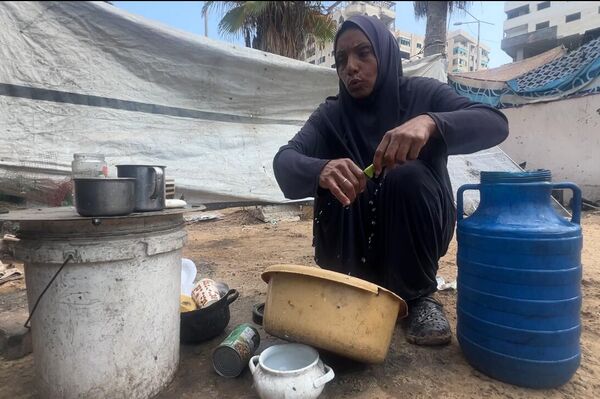 في ظل أزمة المياه...عباب البحر يصبح الخيار المتاح للنازحين في غزة  - سبوتنيك عربي