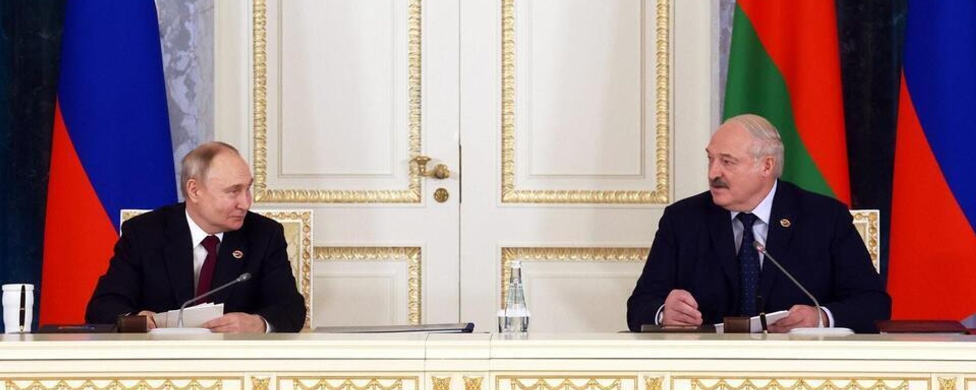 بوتين ولوكاشينكو يعقدان محادثات مشتركة في بيشكيك - سبوتنيك عربي, 1920, 26.11.2025