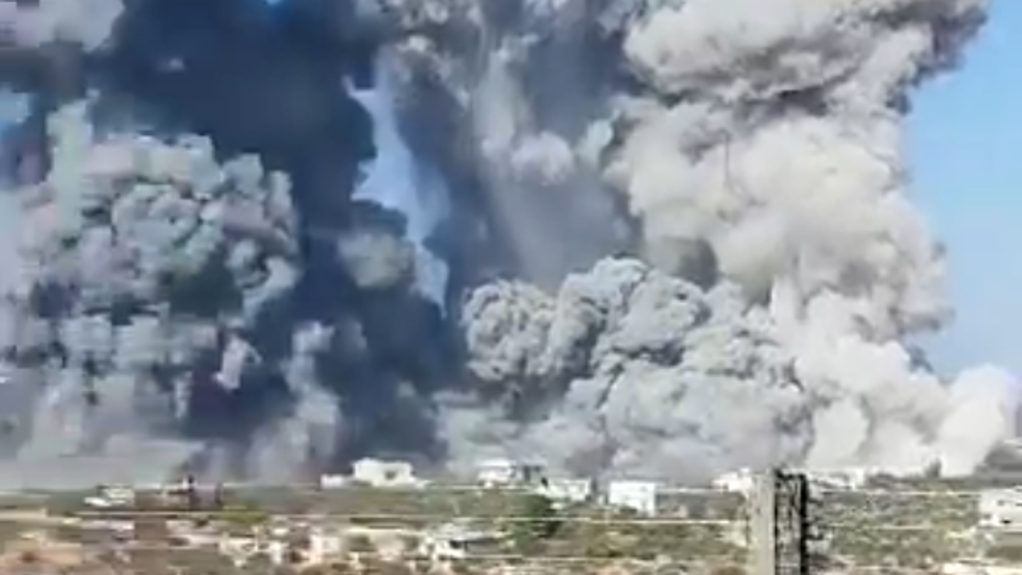 5 قتلى بانفجار ضخم في ريف إدلب غربي سوريا... فيديو