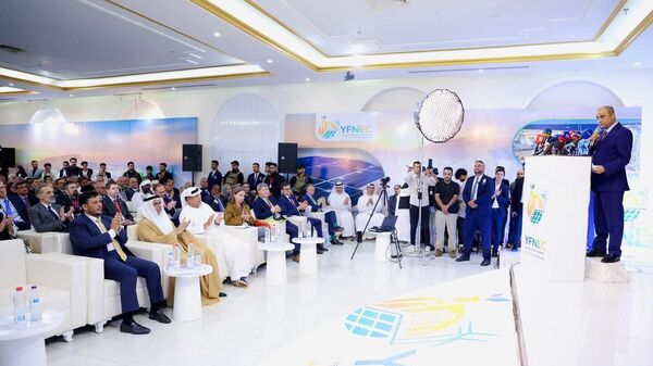 سالم بن بريك  رئيس الحكومة اليمنية في افتتاح المؤتمر الأول للطاقة في عدن باليمن - سبوتنيك عربي