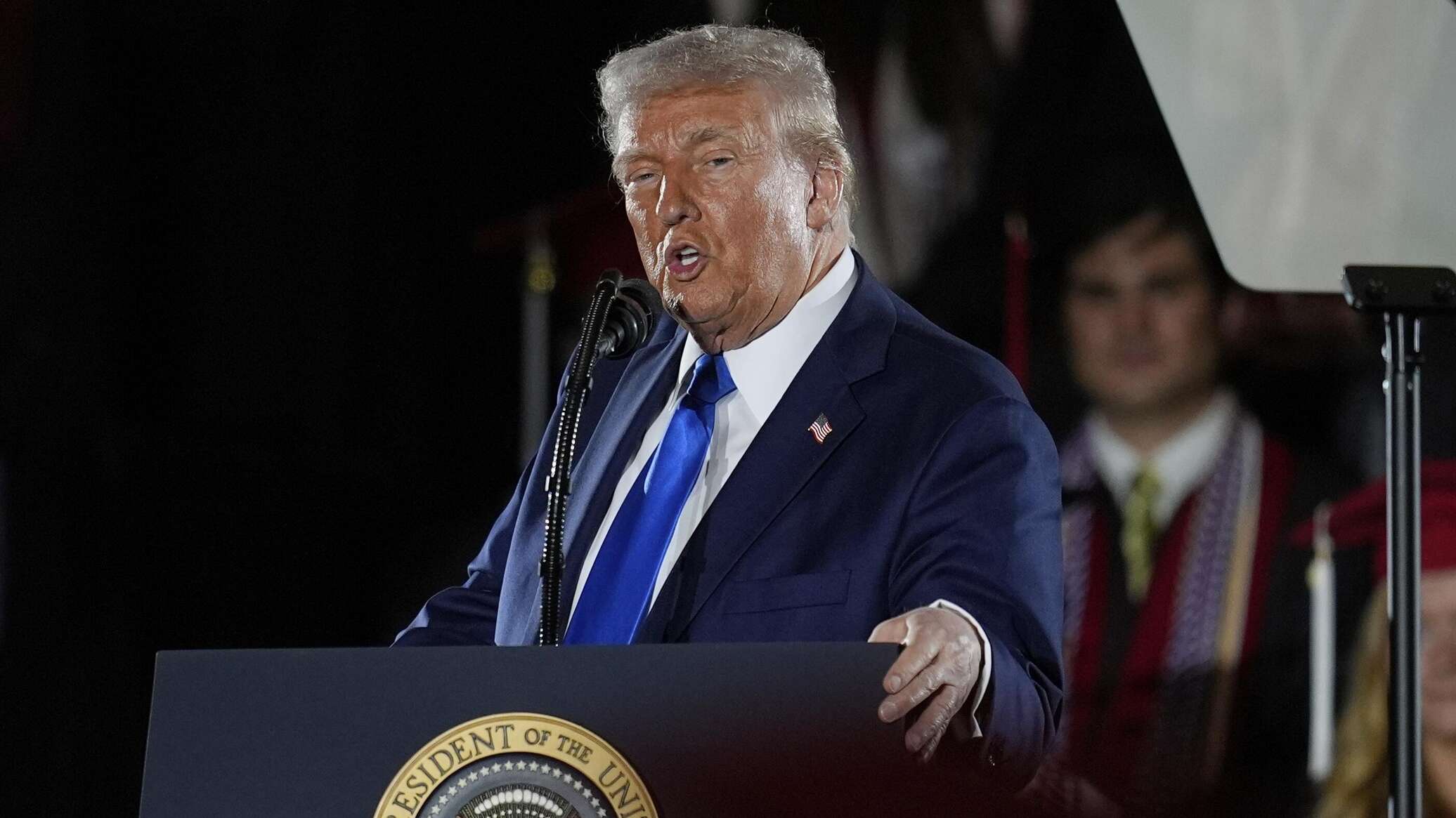 ترامب: الهجوم قرب البيت الأبيض "عمل إرهابي" والمشتبه به أفغاني دخل البلاد في عهد بايدن