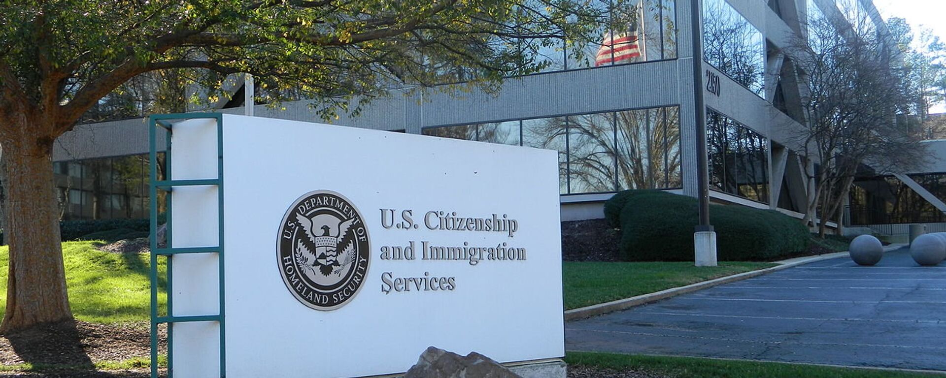 US Citizenship and Immigration Services  - سبوتنيك عربي, 1920, 27.11.2025