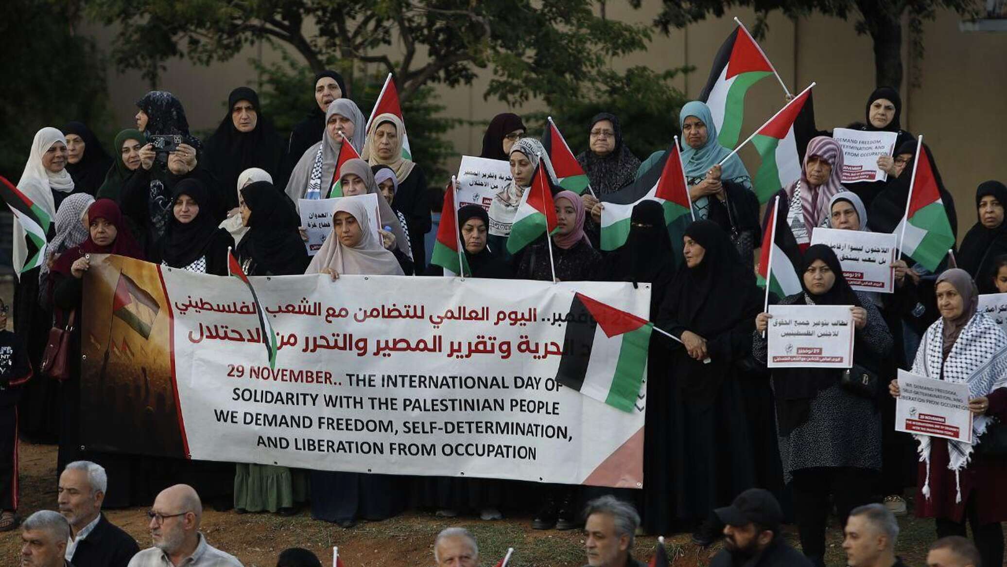 بيروت تحيي اليوم العالمي للتضامن مع فلسطين.. صور وفيديو