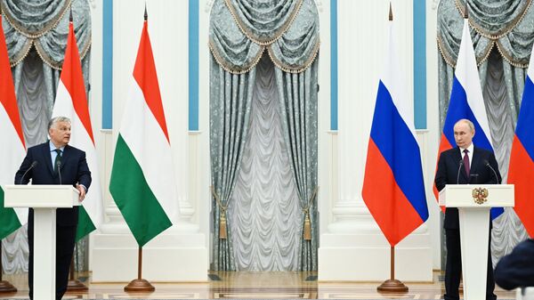 بوتين يعقد محادثات مع فيكتور أوربان بوتين يعقد محادثات مع فيكتور أوربان - سبوتنيك عربي