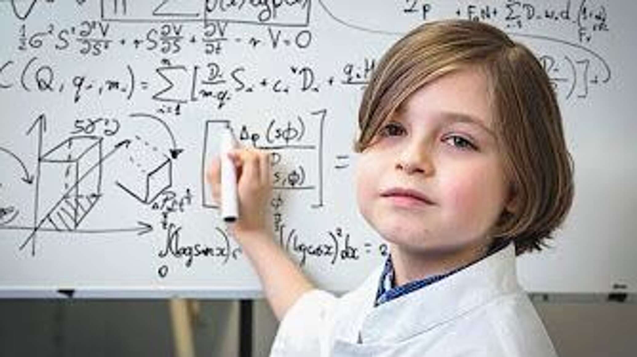 أذكى من 99.99% من البشر... طفل بلجيكي بعمر الـ15 يحصل على شهادة الدكتوراه بفيزياء الكم