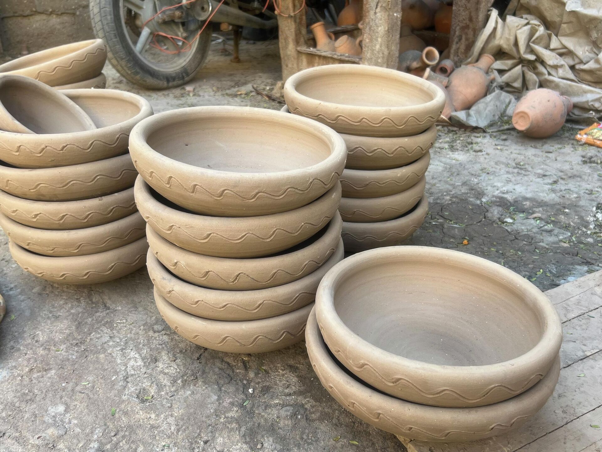 الفخار يستعيد بريقه في غزة وصناعته تزدهر ليكون بديلا للأواني المعدنية التي دمرتها الحرب   - سبوتنيك عربي, 1920, 28.11.2025