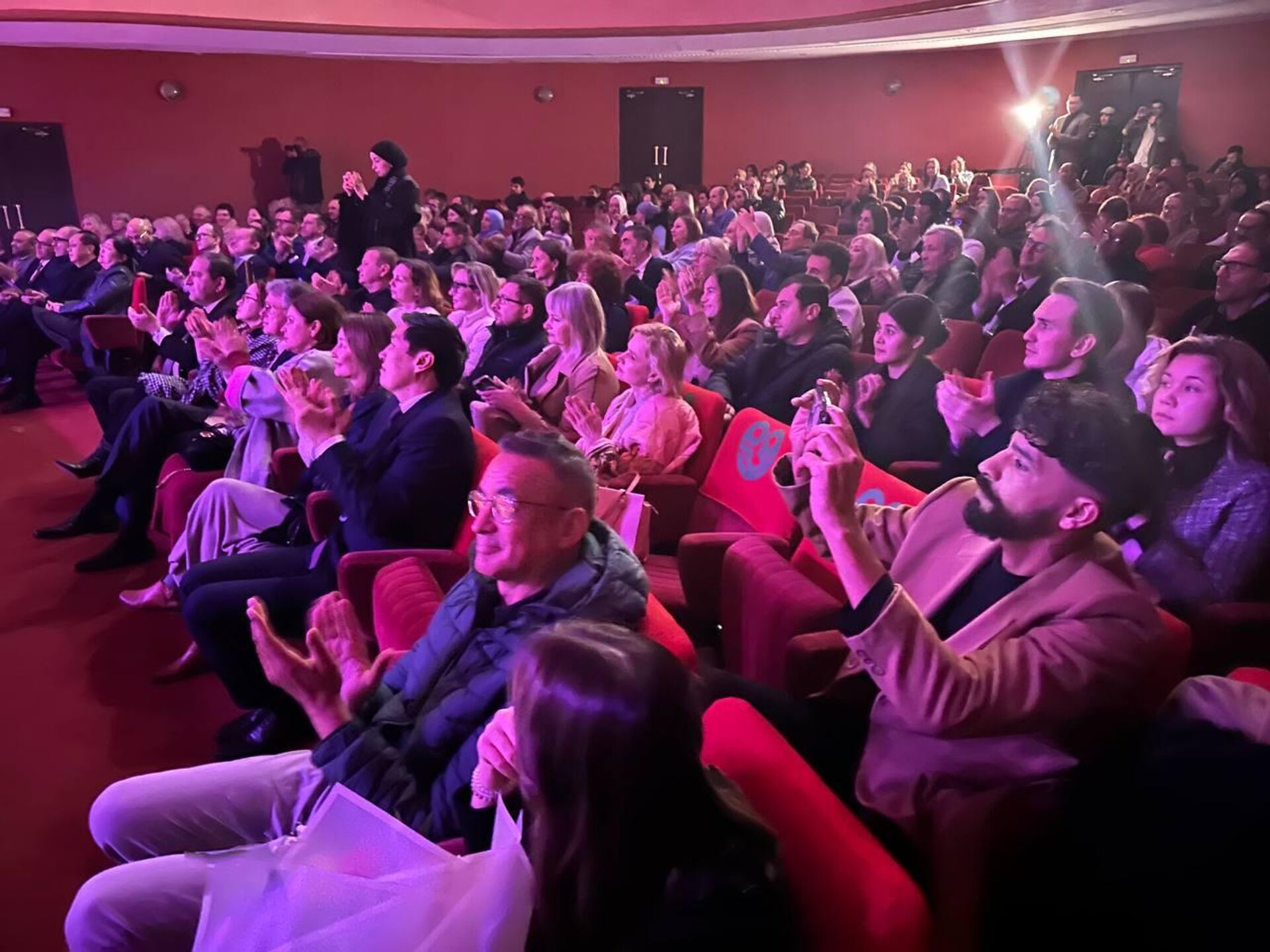 الدراما الروسية في ضيافة المسرح الجزائري... تناغم ثقافي يعكس عمق العلاقات بين البلدين الدراما الروسية في ضيافة المسرح الجزائري... تناغم ثقافي يعكس عمق العلاقات بين البلدين - سبوتنيك عربي, 1920, 28.11.2025