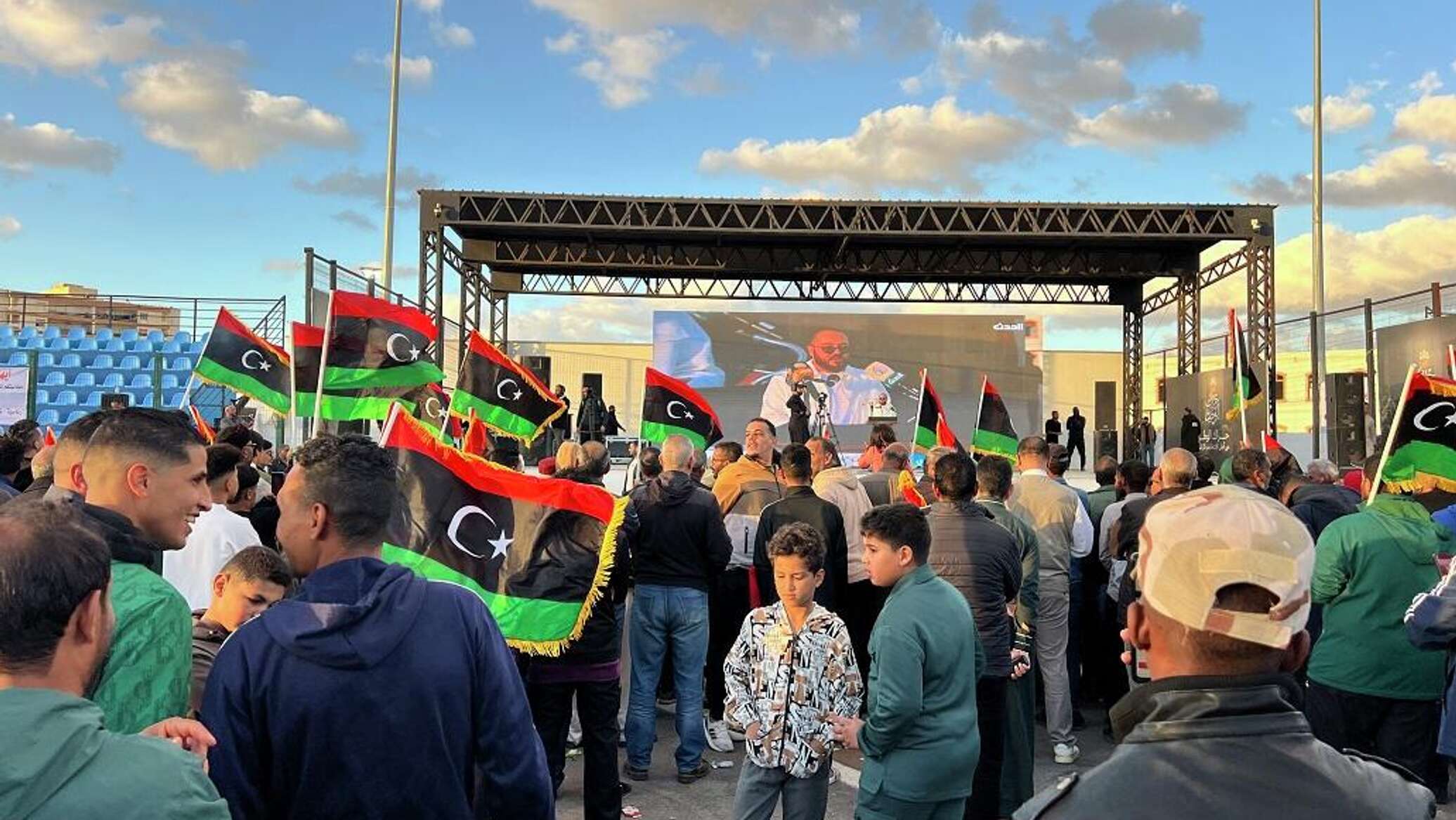 مظاهرات حاشدة في بنغازي ومدن الشرق الليبي تطالب بانتخابات رئاسية وإنهاء الجمود السياسي.. صور