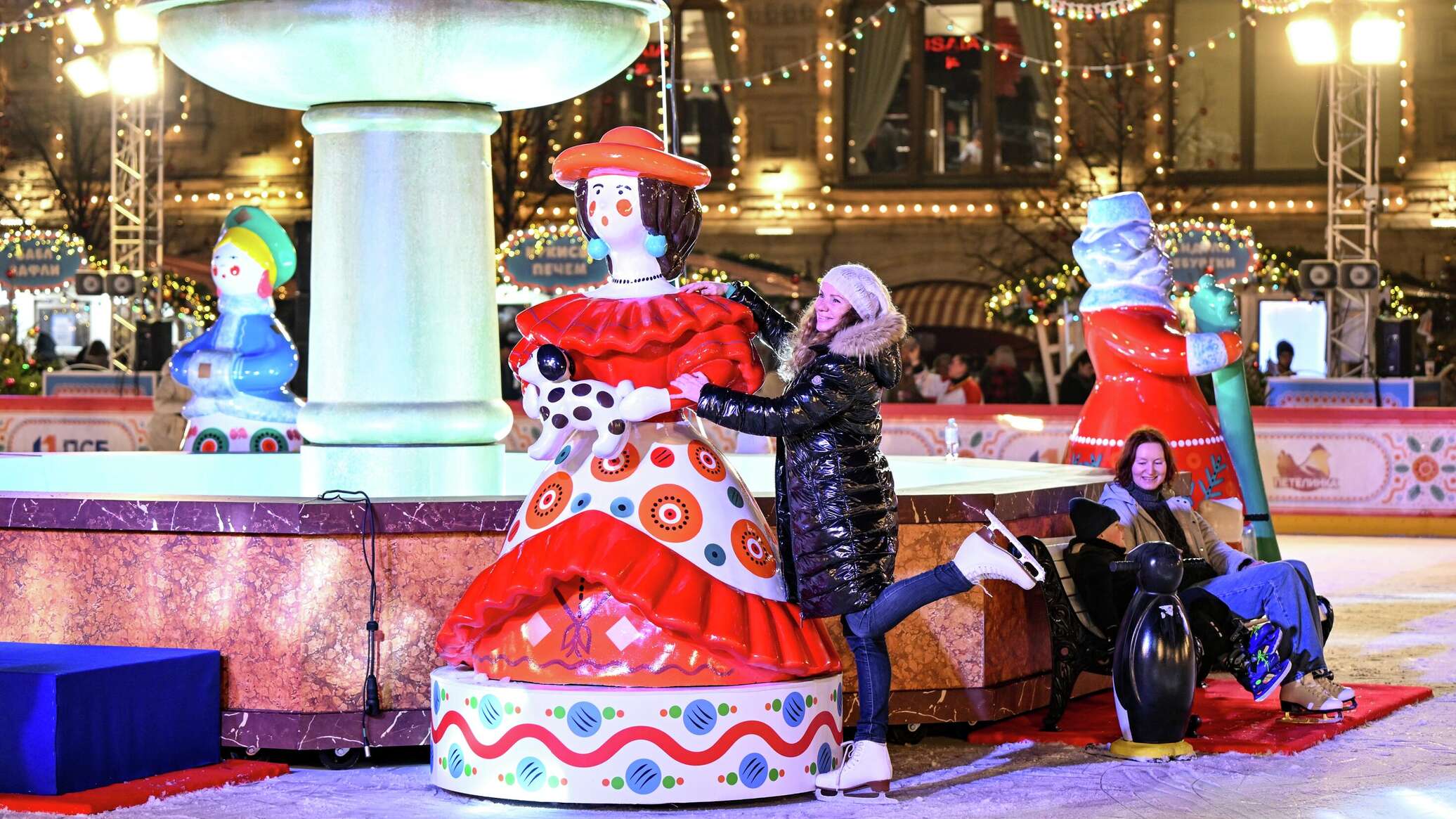 افتتاح حلبة "غوم" للتزحلق على الجليد وسط الساحة الحمراء