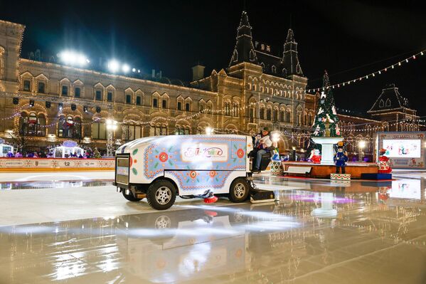 عربة في الساحة الحمراء خلال افتتاح حلبة "غوم". - سبوتنيك عربي
