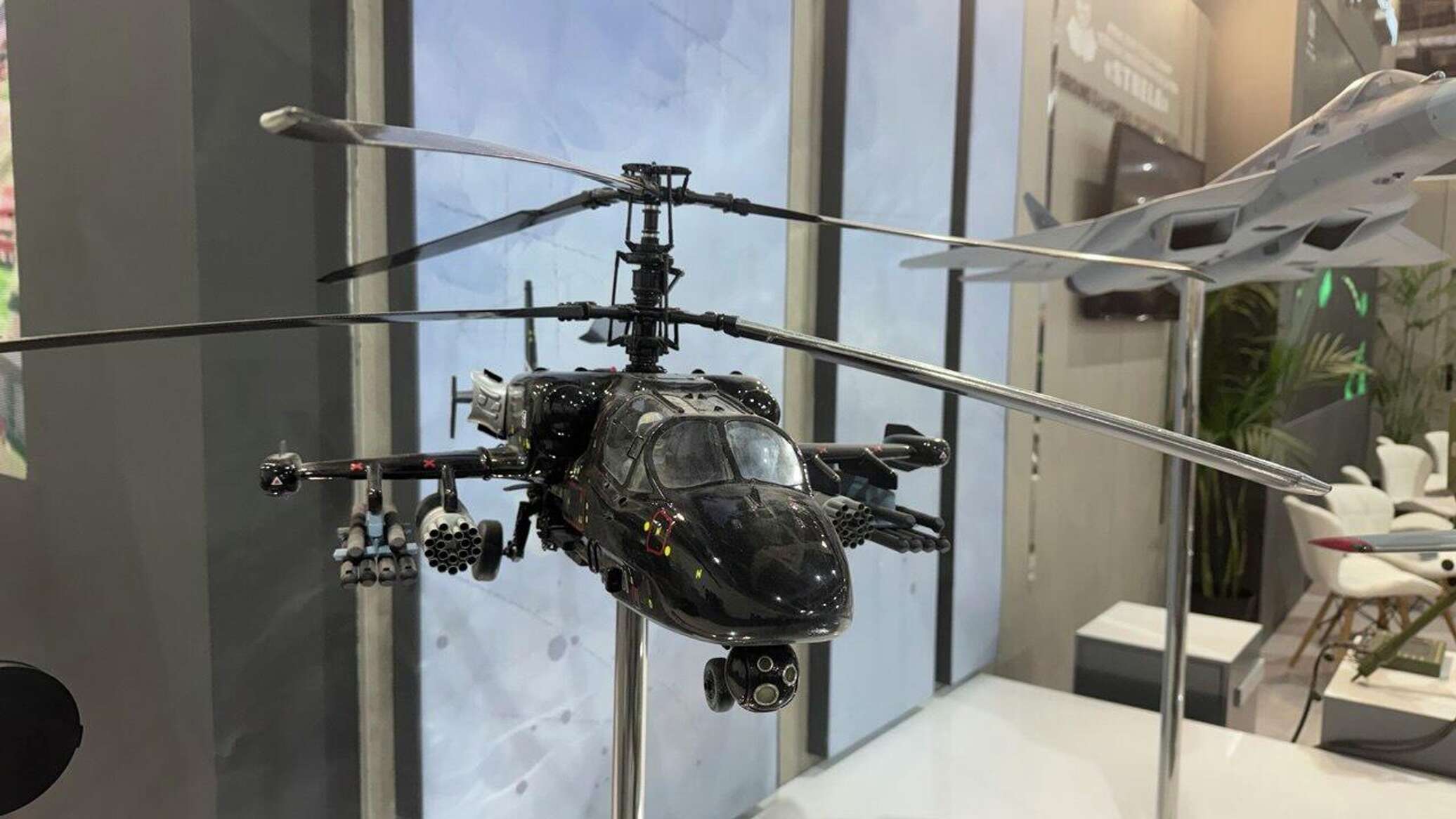 "سبوتنيك" تستعرض انطلاق فعاليات اليوم الأول من "إيديكس 2025"... فيديو