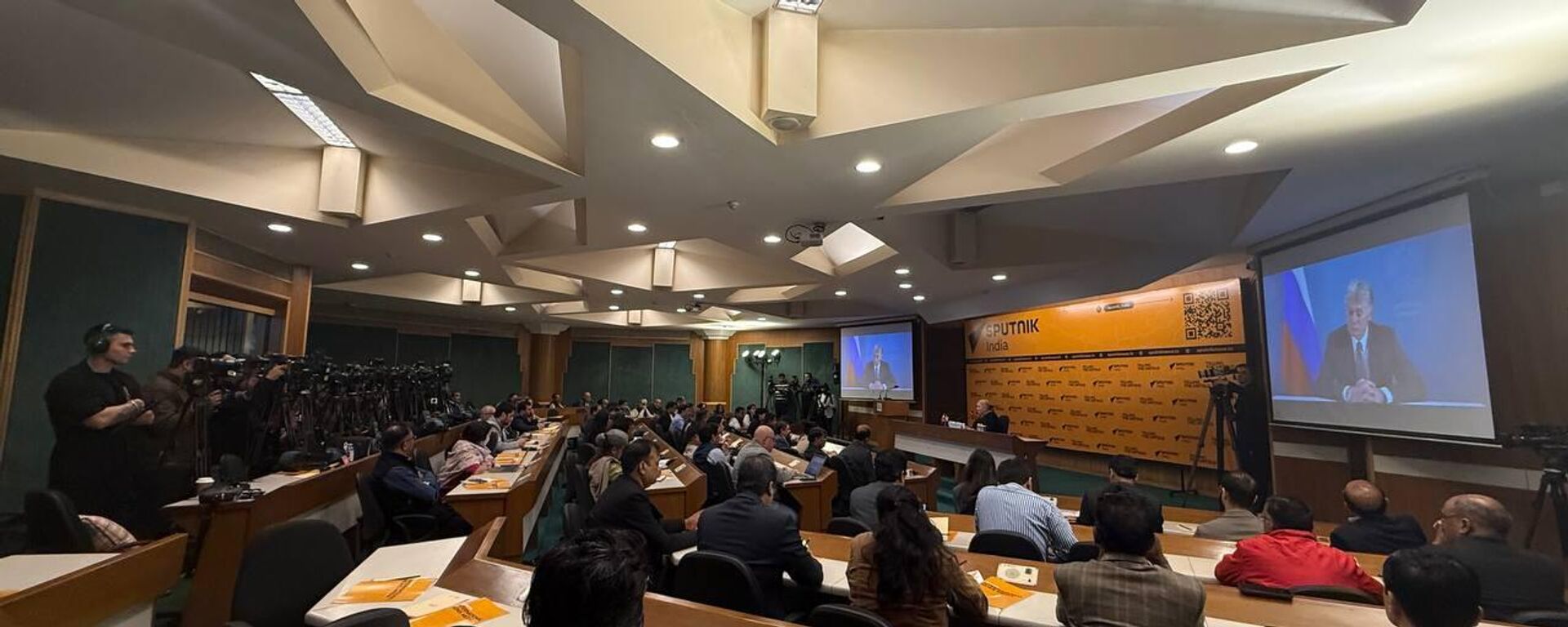 إحاطة إعلامية للمتحدث الرسمي باسم الكرملين دميتري بيسكوف للصحفيين الهنود - سبوتنيك عربي, 1920, 02.12.2025