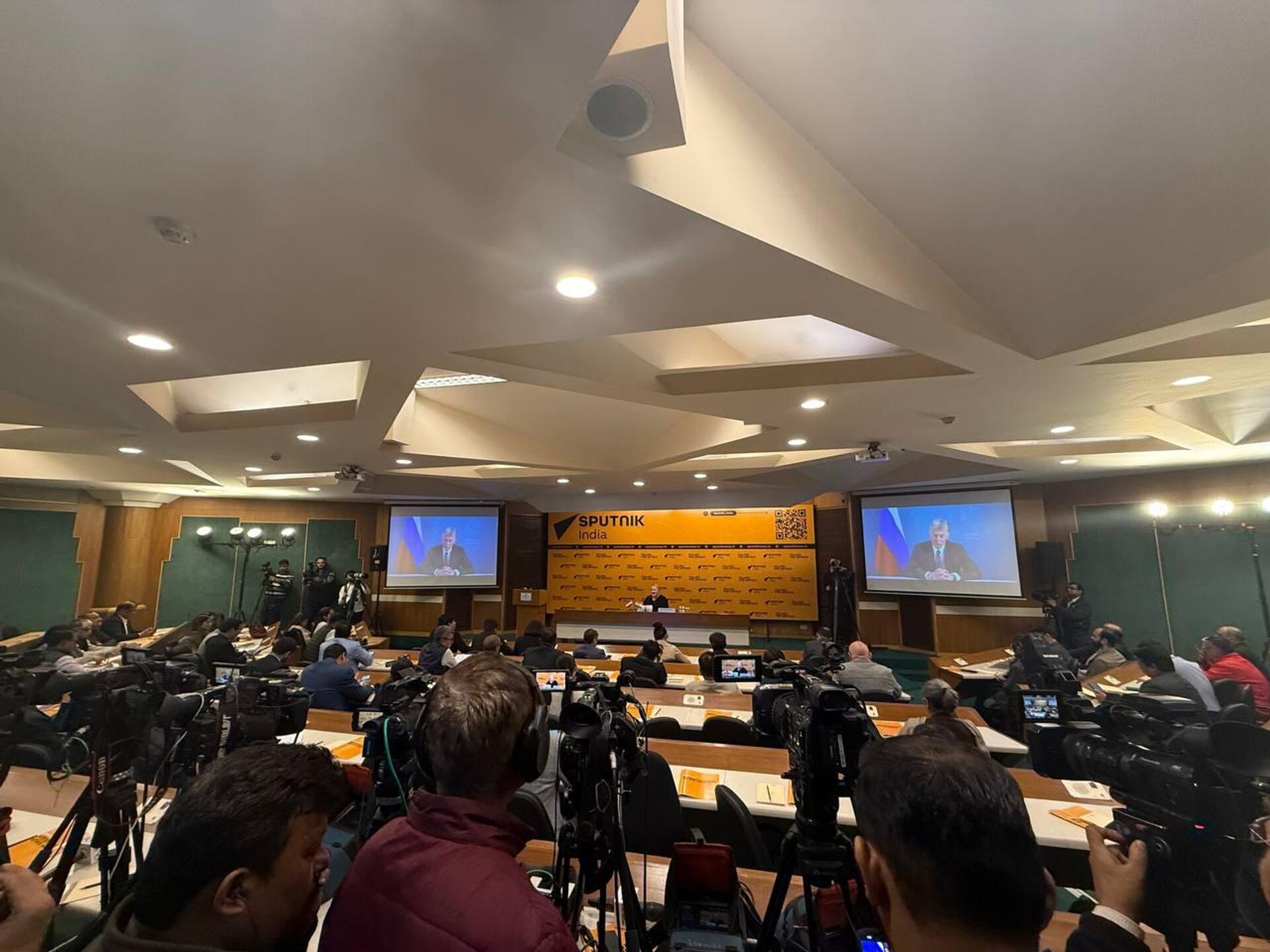 إحاطة إعلامية للمتحدث الرسمي باسم الكرملين دميتري بيسكوف للصحفيين الهنود - سبوتنيك عربي, 1920, 02.12.2025