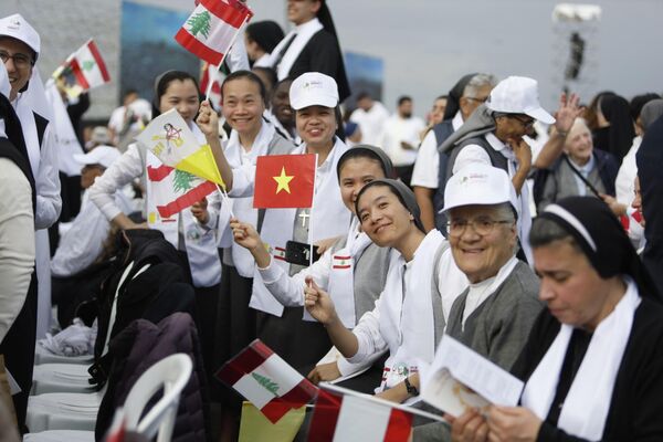 بابا الفاتيكان يختتم زيارته إلى لبنان بقداس حاشد في بيروت بابا الفاتيكان يختتم زيارته إلى لبنان بقداس حاشد في بيروت - سبوتنيك عربي
