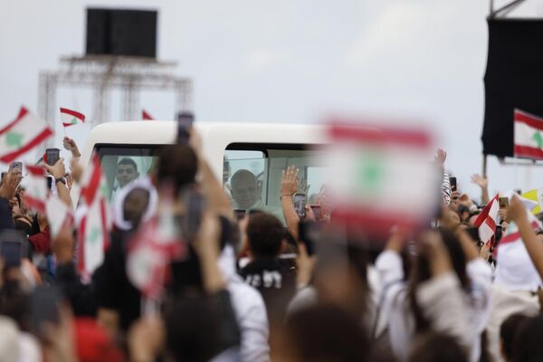 بابا الفاتيكان يختتم زيارته إلى لبنان بقداس حاشد في بيروت بابا الفاتيكان يختتم زيارته إلى لبنان بقداس حاشد في بيروت - سبوتنيك عربي