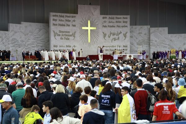 بابا الفاتيكان يختتم زيارته إلى لبنان بقداس حاشد في بيروت بابا الفاتيكان يختتم زيارته إلى لبنان بقداس حاشد في بيروت - سبوتنيك عربي