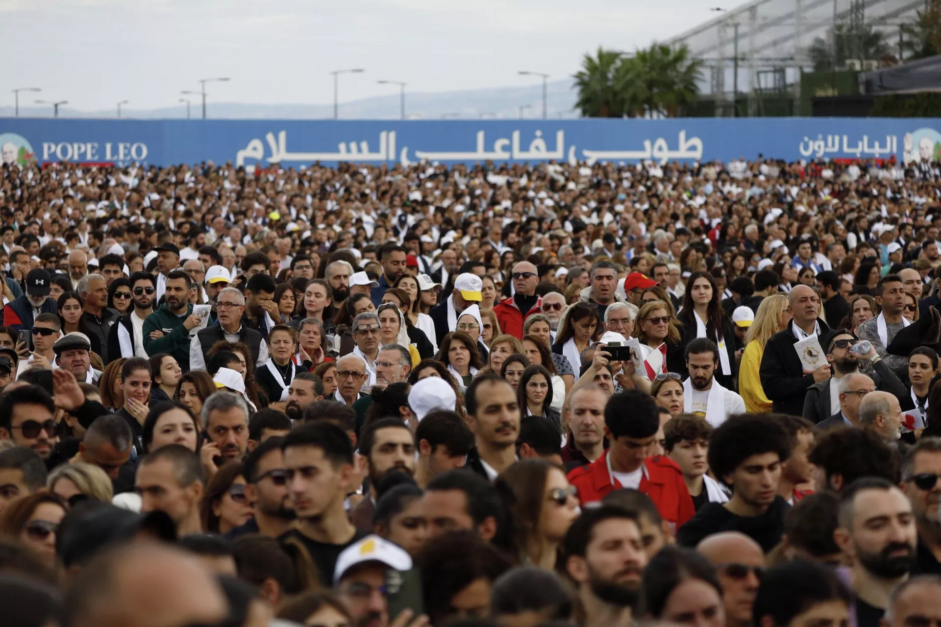 بابا الفاتيكان يختتم زيارته إلى لبنان بقداس حاشد في بيروت - سبوتنيك عربي, 1920, 02.12.2025