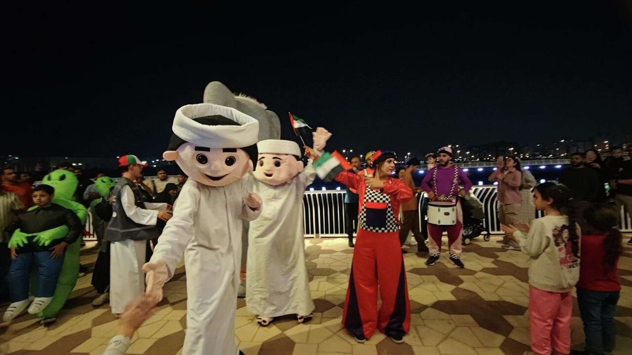 بمناسبة عيد الاتحاد الإماراتي.. عجمان تدخل موسوعة "غينيس" بأكبر عبارة احتفالية.. صور