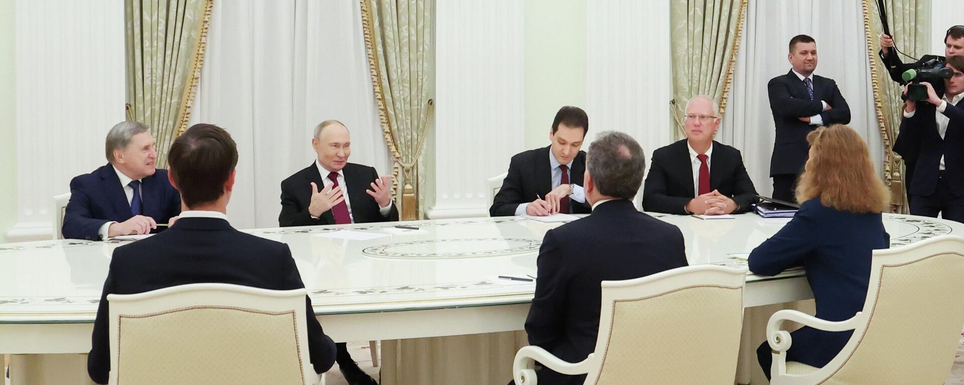 الرئيس الروسي فلاديمير بوتين، محادثات مع المبعوث الأمريكي الخاص ستيف ويتكوف في الكرملين - سبوتنيك عربي, 1920, 03.12.2025