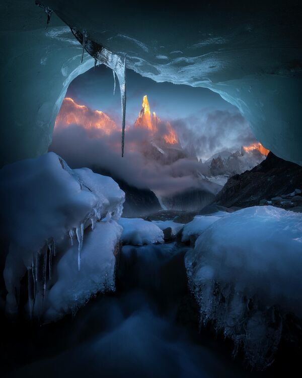 كاثرين سيمارد، الفائزة من كندا. عن صورة لتشكل الجليد في منتزه لوس غلاسياريس الوطني، الأرجنتين. كاثرين سيمارد، الفائزة من كندا. عن صورة لتشكل الجليد في منتزه لوس غلاسياريس الوطني، الأرجنتين. - سبوتنيك عربي