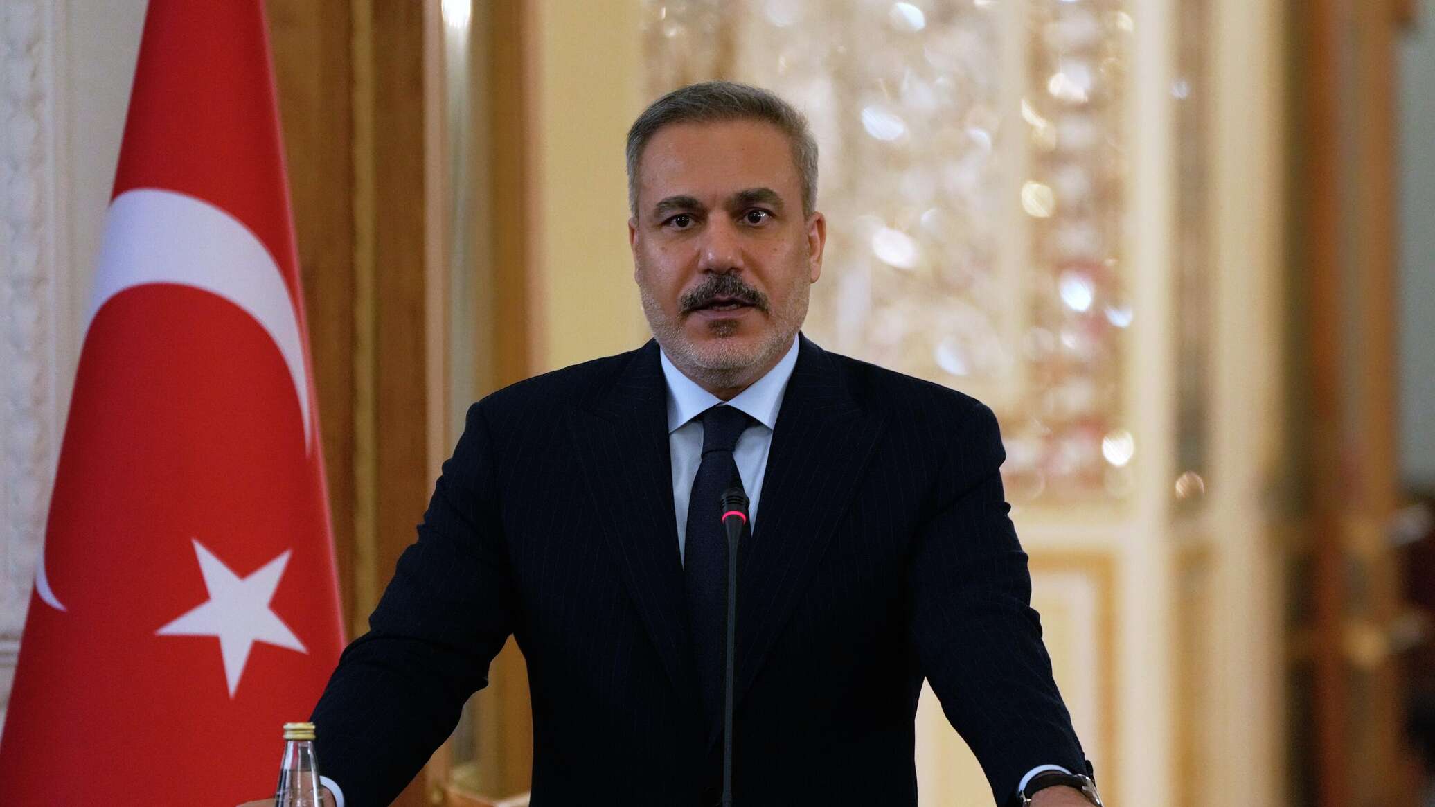 فيدان: أردوغان يواصل اتصالاته مع بوتين وزعماء أوروبيين بشأن أوكرانيا