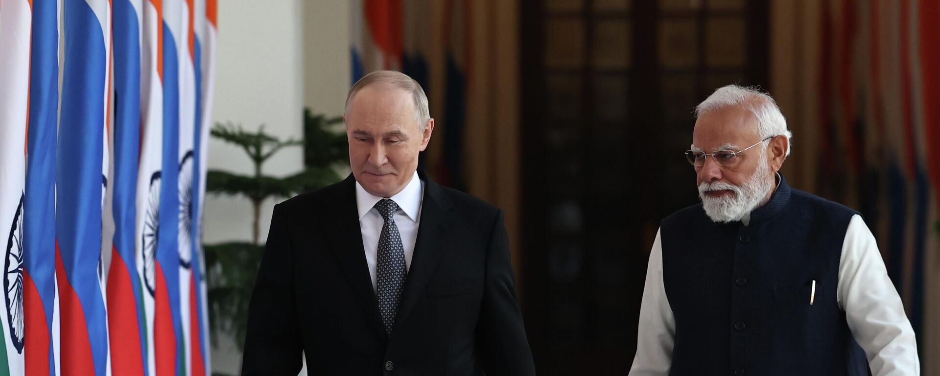 الرئيس الروسي فلاديمير بوتين عقب محادثات مع رئيس الوزراء الهندي ناريندرا مودي - سبوتنيك عربي, 1920, 05.12.2025