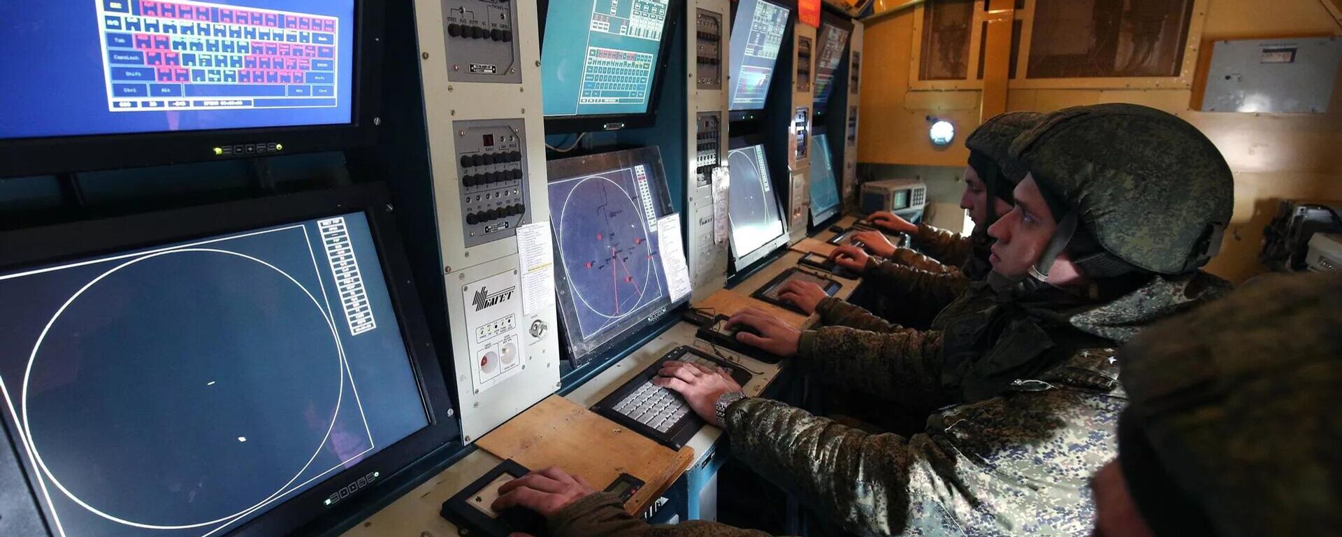 القوات الروسية تسقط طائرات مسيرة أوكرانية  - سبوتنيك عربي, 1920, 07.12.2025