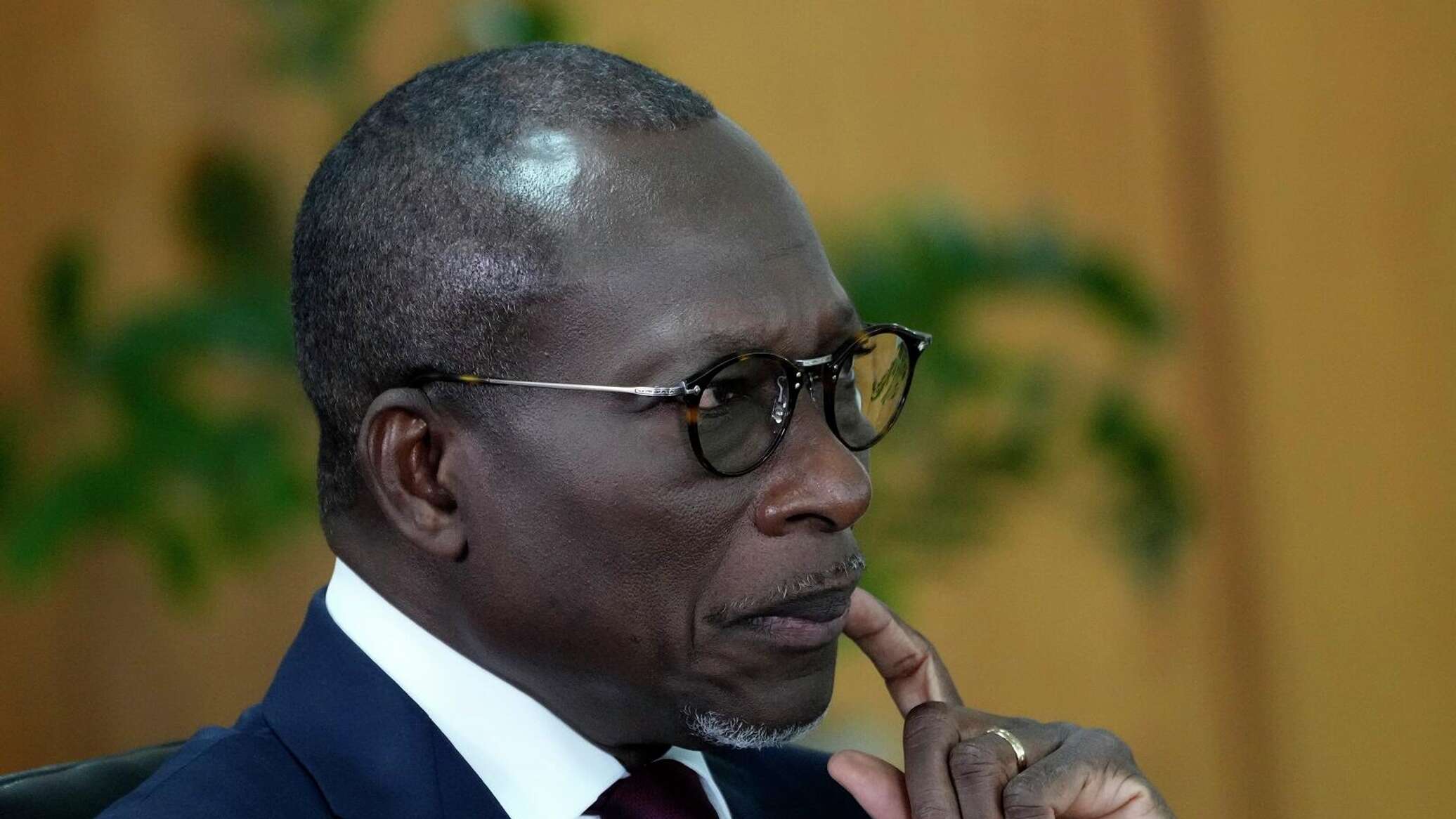 مجموعة عسكرية في بنين تعلن الاستيلاء على السلطة وتعزل الرئيس باتريس تالون