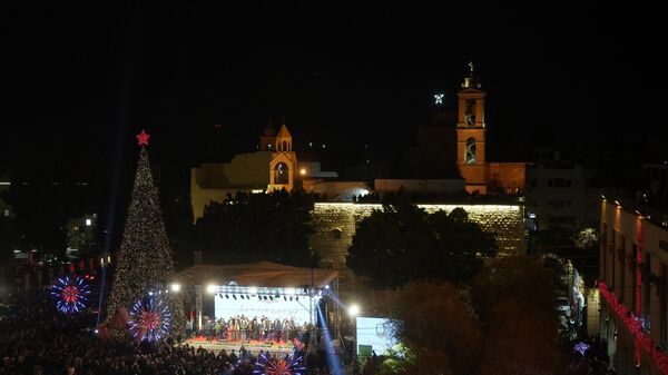 لأول مرة منذ عامين... بيت لحم تضيء شجرة الميلاد - سبوتنيك عربي