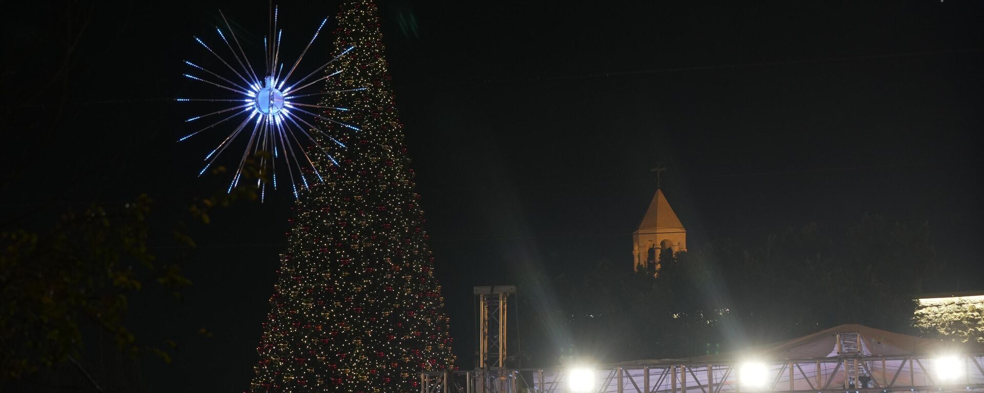 لأول مرة منذ عامين... بيت لحم تضيء شجرة الميلاد - سبوتنيك عربي, 1920, 07.12.2025