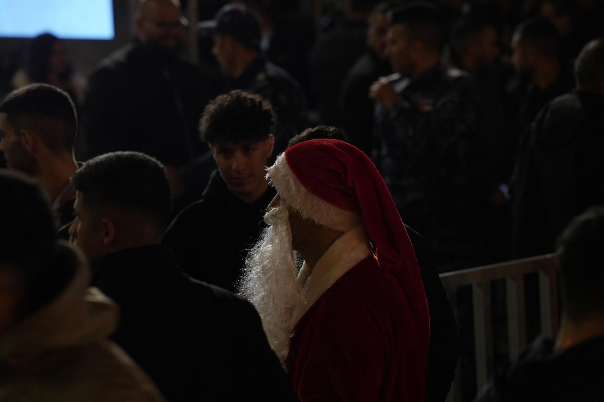 لأول مرة منذ عامين... بيت لحم تضيء شجرة الميلاد لأول مرة منذ عامين... بيت لحم تضيء شجرة الميلاد - سبوتنيك عربي, 1920, 07.12.2025