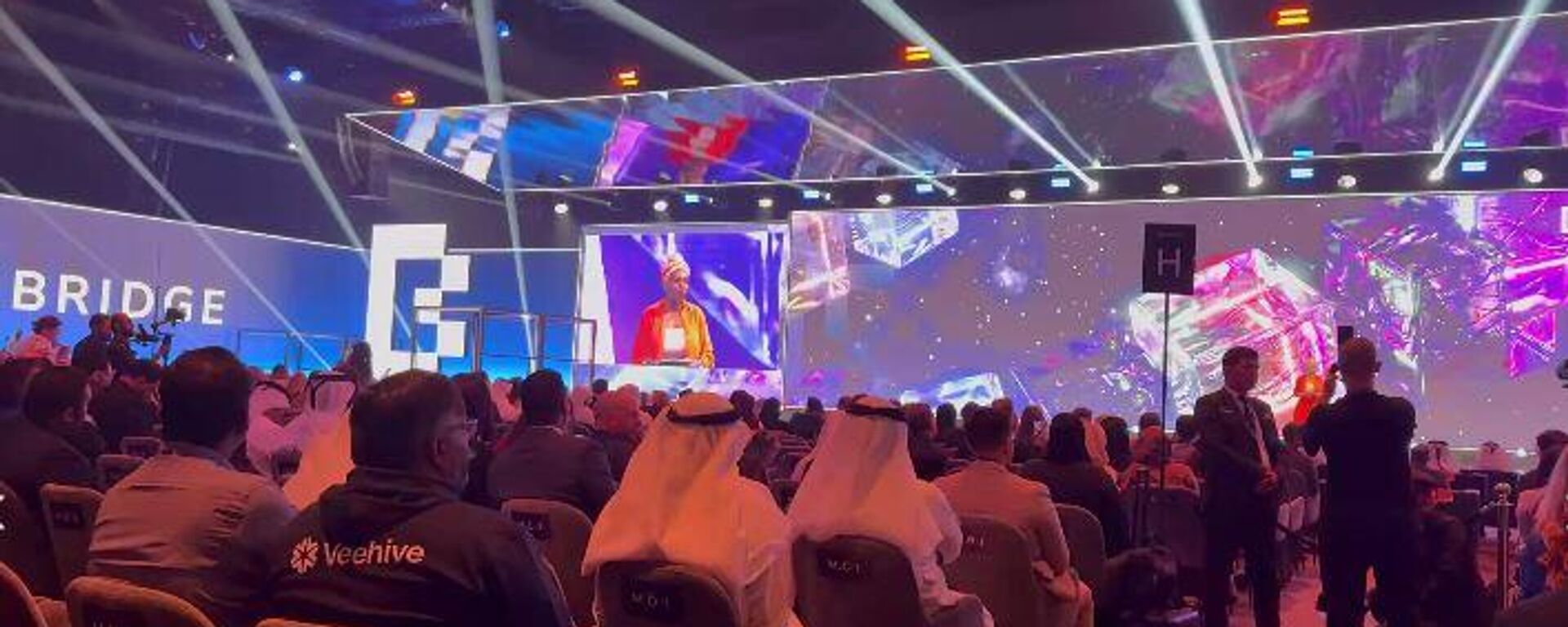 انطلاق فعاليات القمة العالمية الأولي للإعلام بريدج في العاصمة الإماراتية أبو ظبي - سبوتنيك عربي, 1920, 08.12.2025