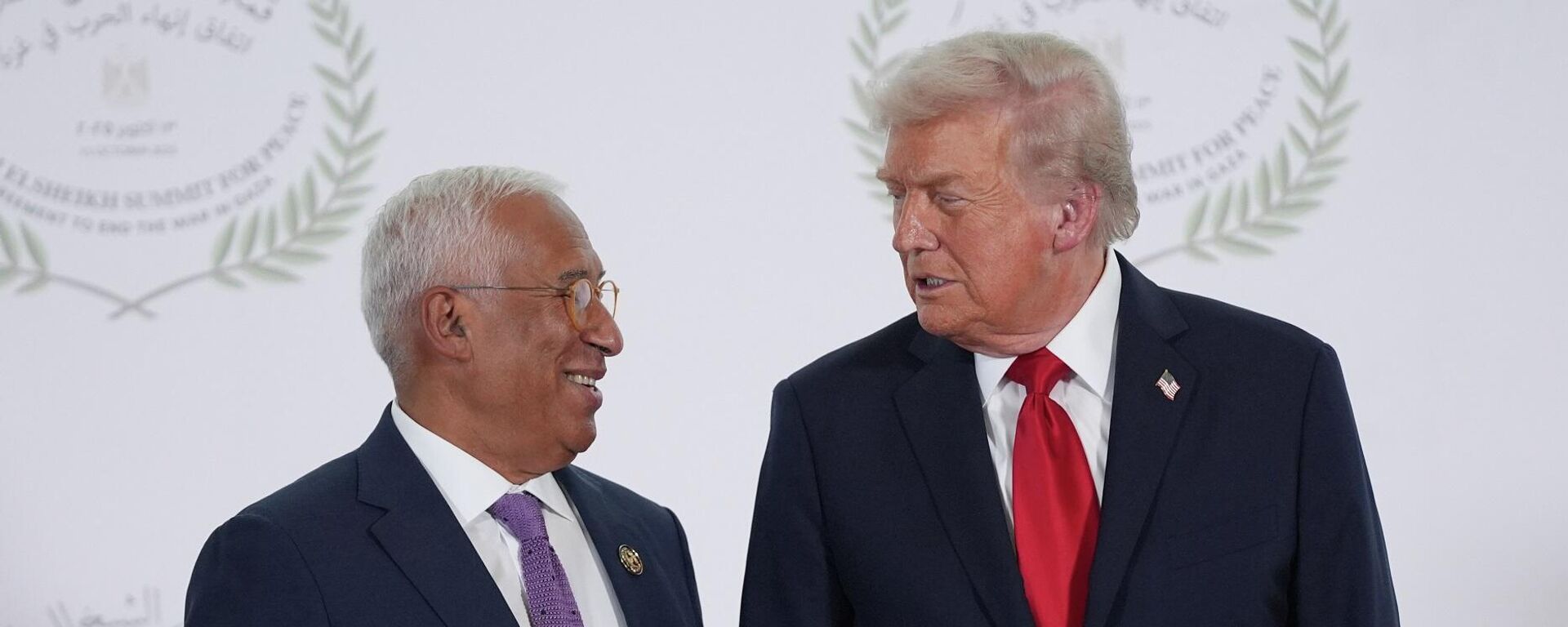 الرئيس الأمريكي، دونالد ترامب، ورئيس المجلس الأوروبي، أنتونيو كوستا - سبوتنيك عربي, 1920, 08.12.2025