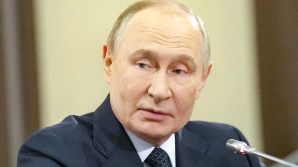 بوتين يشارك في اجتماع مع رؤساء برلمانات الدول الأعضاء في منظمة معاهدة الأمن الجماعي - سبوتنيك عربي