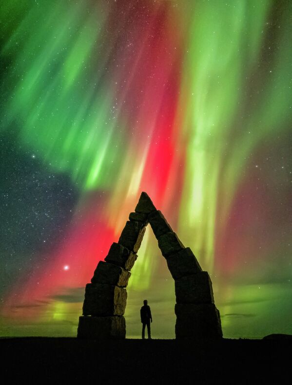 "منظر ليلي" - صادق حياتي راوفارهوفن، أيسلندا. "منظر ليلي" - صادق حياتي راوفارهوفن، أيسلندا. - سبوتنيك عربي