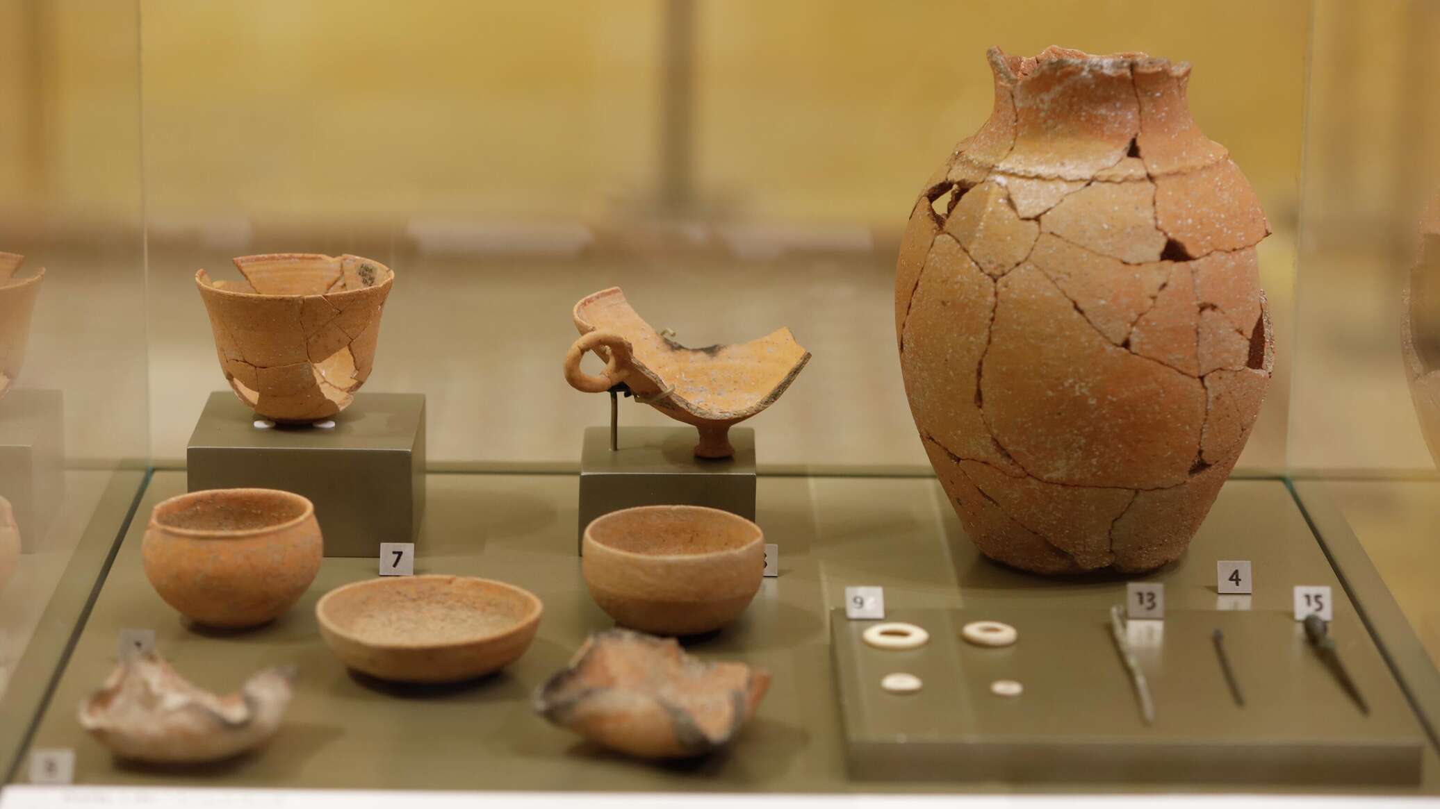 بيروت تعرض قطعا أثرية جديدة في معرض يكشف تاريخ الساحل اللبناني