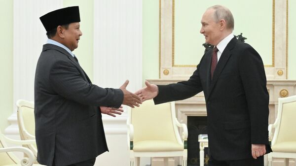 لقاء الرئيس الروسي فلاديمير بوتين مع نظيره الإندونيسي برابو سوبيانتو في الكرملين - سبوتنيك عربي