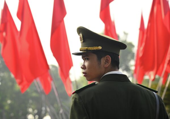 أحد المجنّدين في فرقة الحرس الشرفي في هانوي، في فيتنام. - سبوتنيك عربي