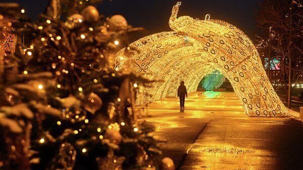 Праздничная иллюминация у Московского Большого Цирка на проспекте Вернадского в Москве - سبوتنيك عربي