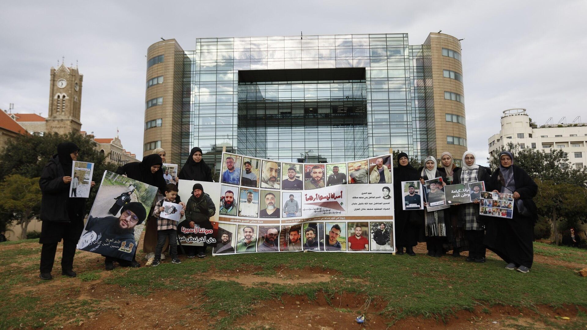 هيئة ممثلي الأسرى والمحررين بالتعاون مع أهالي الأسرى اللبنانيين في السجون الإسرائيلية تنظم اعتصامًا أمام مقر الأمم المتحدة (الإسكوا) في بيروت هيئة ممثلي الأسرى والمحررين بالتعاون مع أهالي الأسرى اللبنانيين في السجون الإسرائيلية تنظم اعتصامًا أمام مقر الأمم المتحدة (الإسكوا) في بيروت - سبوتنيك عربي, 1920, 12.12.2025