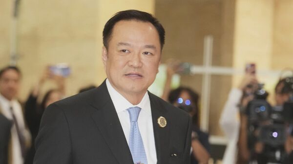 Анутхин Чанвиракун прибывает в парламент в Бангкоке, Таиланд - سبوتنيك عربي