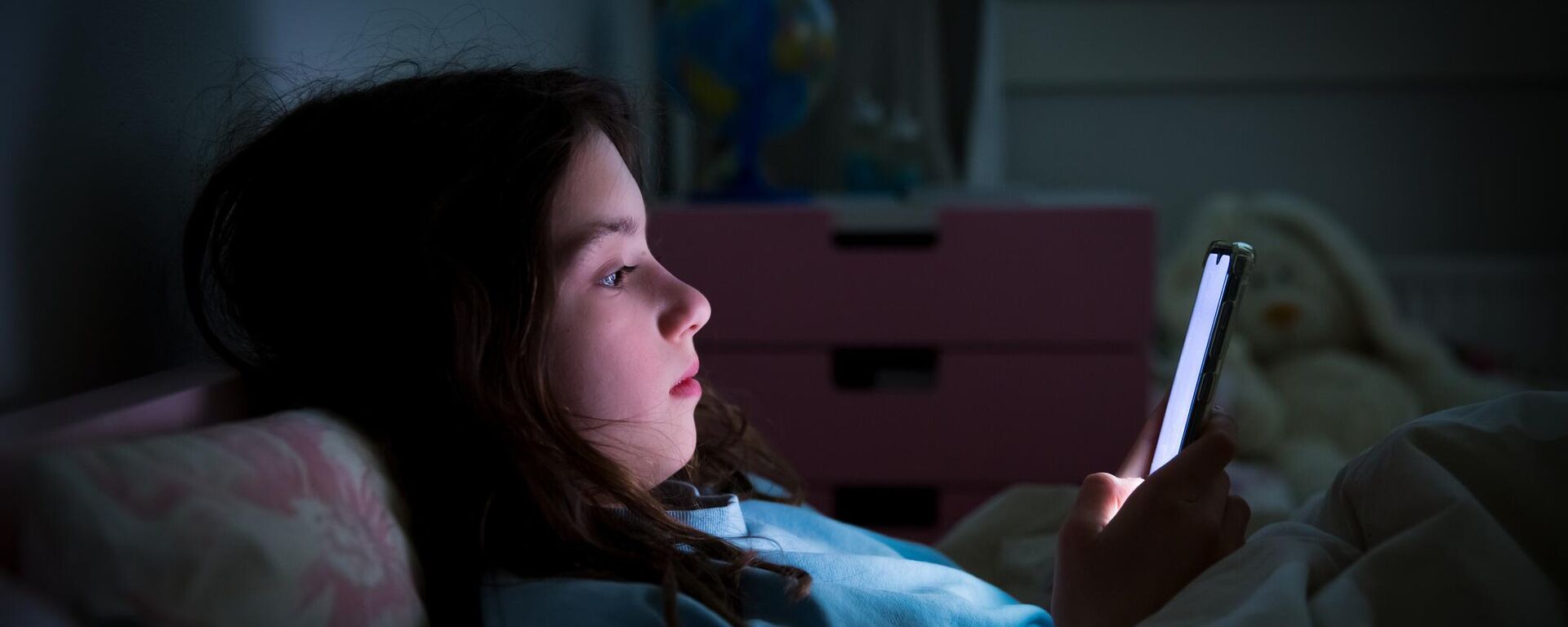 مقاطع الفيديو القصيرة تشكل مخاطر خفية على نمو أدمغة الأطفال - سبوتنيك عربي, 1920, 13.12.2025