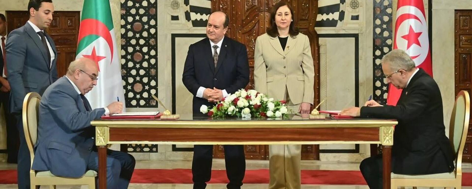 توافق اقتصادي سياسي بين الجزائر وتونس خلال الدورة 23 للجنة المشتركة للتعاون - سبوتنيك عربي, 1920, 13.12.2025