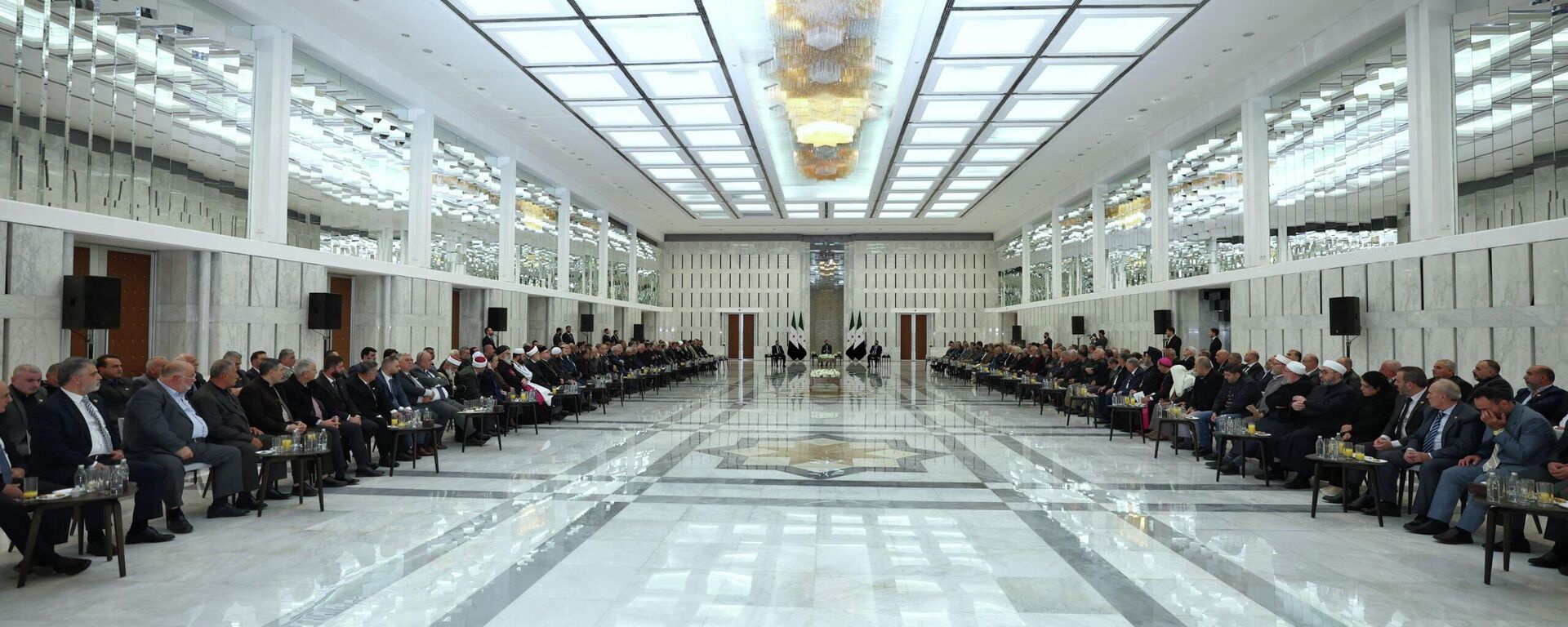 الشرع يلتقي وجهاء وأعيان من محافظتي اللاذقية وطرطوس - سبوتنيك عربي, 1920, 13.12.2025